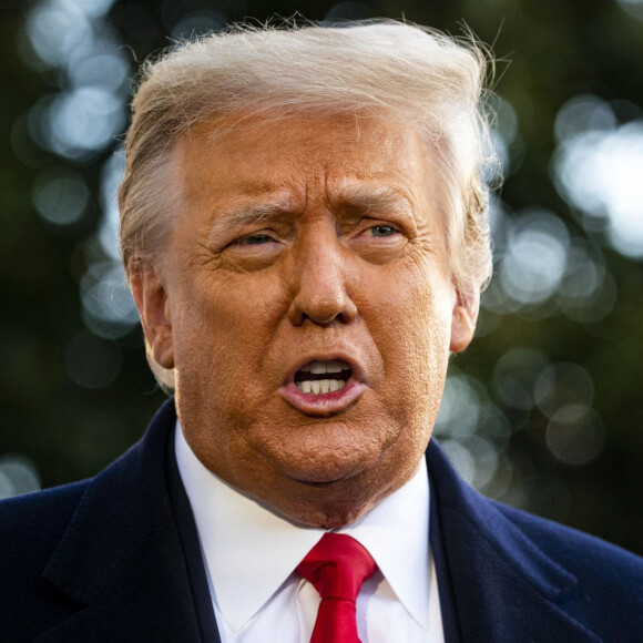 Donald Trump et sa femme Melania quittent définitivement la Maison Blanche à Washington, le jour de l'investiture du nouveau président des Etats-Unis, pour rejoindre la base Andrews et s'envoler pour la Floride à bord de Air Force One une dernière fois. Le 20 janvier 2021 