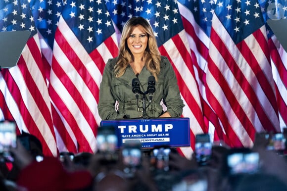 Mais Melania est une femme de l'ombre de pouvoir...
La première dame Melania Trump - Discours lors du rally du président Donald Trump à Stoneybrooke à Atglen, le 27 octobre 2020 