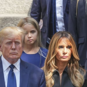 Mais dans l'ombre, la First Lady sait ce qu'elle fait.
Donald Trump et sa femme Melania Trump, Barron Trump - Obsèques de Ivana Trump en l'église St Vincent Ferrer à New York. Le 20 juillet 2022