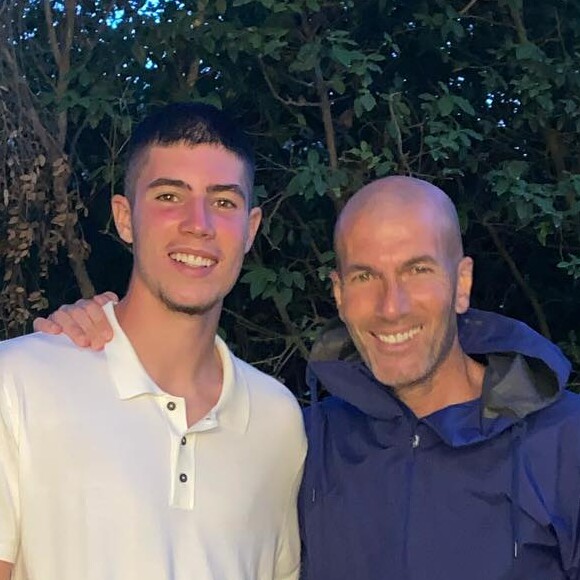 Le fils de Zinedine Zidane prêt à prendre une décision importante
 
Elyaz et Zinedine Zidane