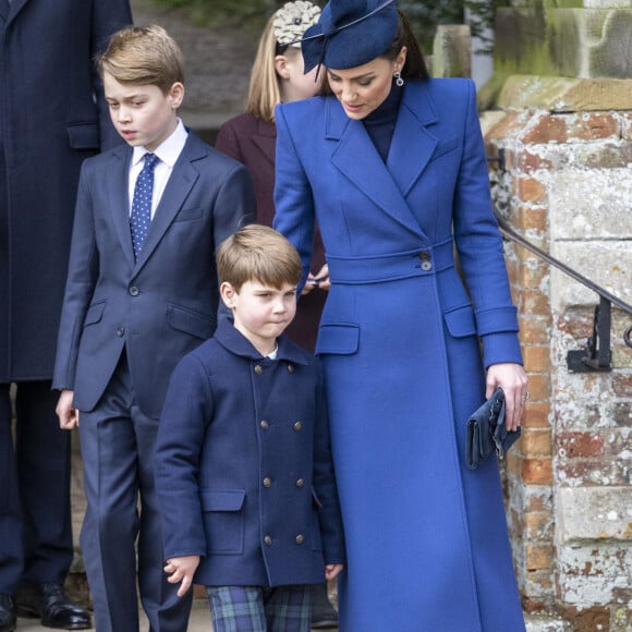 Et non un short.
Le prince Louis de Galles et sa maman Kate Middleton à Sandringham, Norfolk.