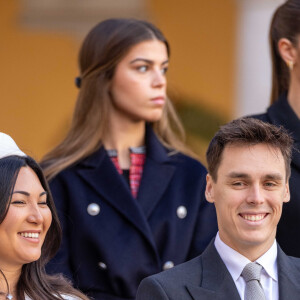 Louis Ducruet et sa femme Marie - La famille princière monégasque dans la cour d'honneur du palais lors de la la fête nationale à Monaco, le 19 novembre 2023. La famille princière monégasque assiste à la prise d'armes, puis à la cérémonie de remise des médailles et à un défilé militaire sur la place du palais princier. © Olivier Huitel / Pool Monaco / Bestimage 