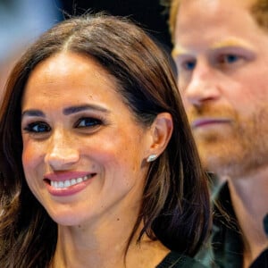 Le prince Harry, duc de Sussex et Meghan Markle, duchesse de Sussex, participent à une remise de médailles lors des Invictus Games 2023 (Day 4) à Dusseldorf, le 13 septembre 2023. 