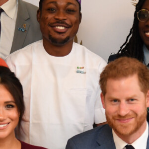 Le prince Harry, duc de Sussex, et Meghan Markle, duchesse de Sussex, participent à une réunion sur l'égalité des genres avec les membres du Queen's Commonwealth Trust (dont elle est vice-présidente) et du sommet One Young World au château de Windsor, le 25 octobre 2019. 