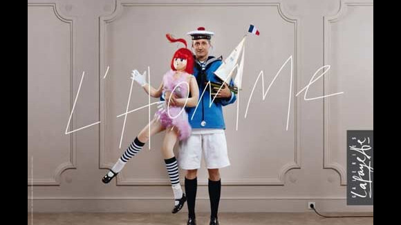 Antoine de Caunes : Un petit garçon qui vous présente sa poupée gonflable... Quel coquinou !