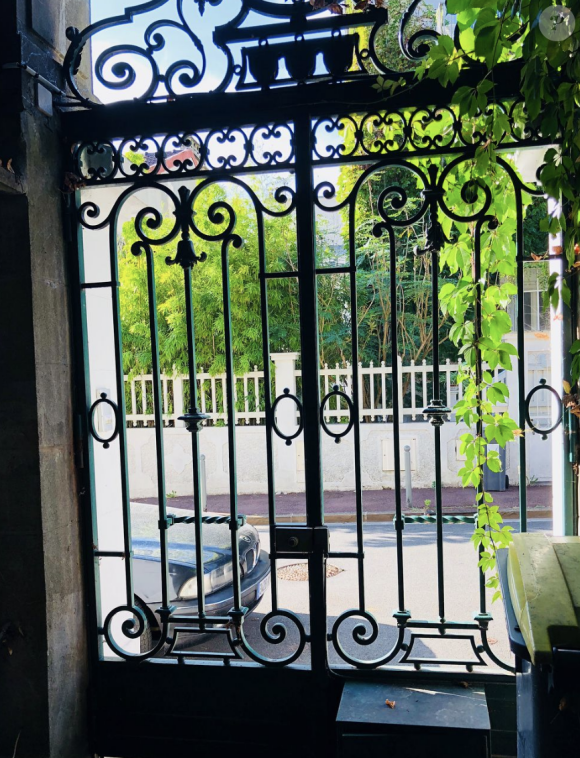 Au coeur d'une sublime villa en banlieue parisienne, acquise en 2018
Christophe Beaugrand partage des images de sa superbe maison en banlieue parisienne sur Instagram.