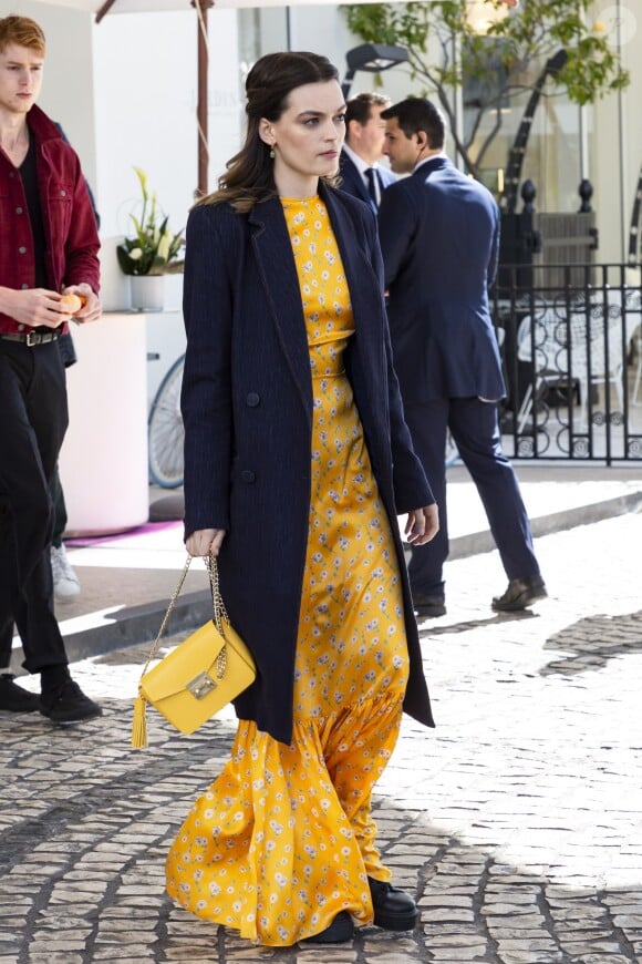 Emma Mackey à la sortie de l'hôtel Martinez à Cannes en marge de la 2ème édition du festival Canneseries le 9 avril 2019.
