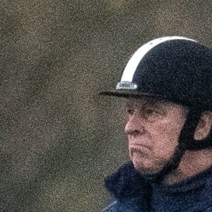 Le prince Andrew va faire une balade à cheval accompagné à Windsor le 15 décembre 2023.