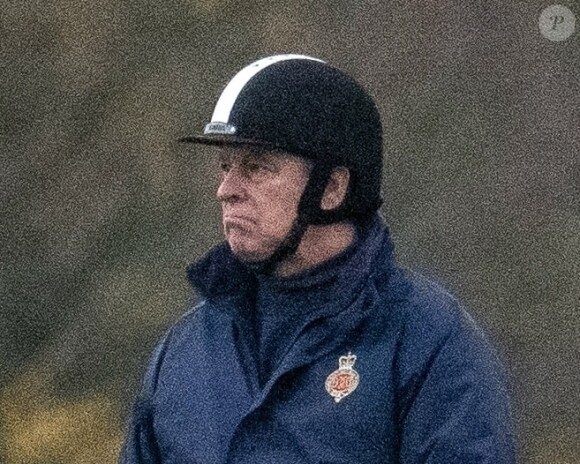 Le prince Andrew va faire une balade à cheval accompagné à Windsor le 15 décembre 2023.