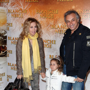 Lara Fabian, Gérard Pullicino  et leur fille Lou - Première du film "Blanche Neige" à Gaumont Opéra à Paris le 1er avril 2012. 