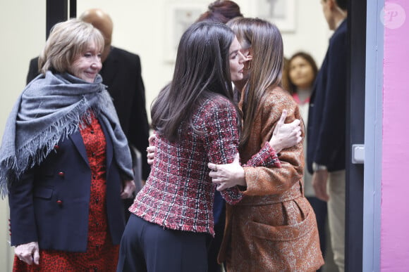 La reine Letizia d'Espagne - Réunion avec les membres de l'Association pour la prévention, la réintégration et la prise en charge des femmes prostituées (APRAMP) à Madrid, le 9 janvier 2024.
