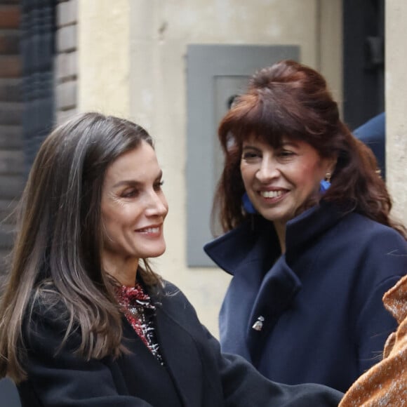 La reine Letizia d'Espagne - Réunion avec les membres de l'Association pour la prévention, la réintégration et la prise en charge des femmes prostituées (APRAMP) à Madrid, le 9 janvier 2024.