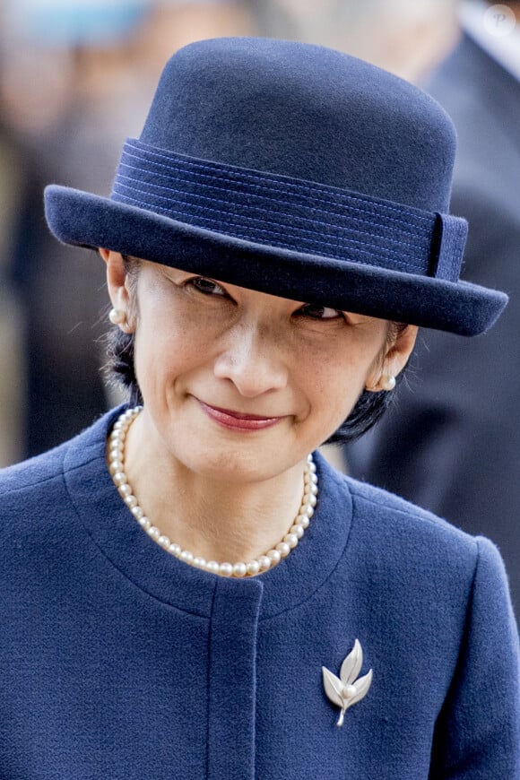 La princesse Kiko inquiète actuellement tout le Japon.
La princesse Kiko d'Akishino visite le lieu commémoratif de la seconde Guerre mondiale, le parc de la Paix de Nagasaki, Japon.