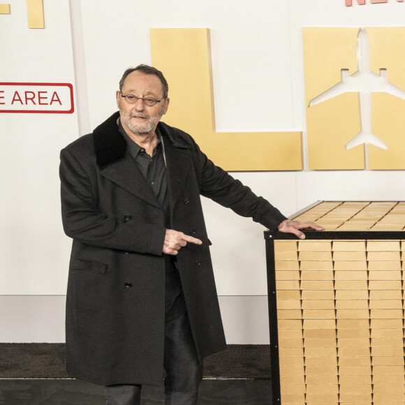 Le comédien, qui incarne Jorgensen, a ainsi assisté à l'avant-première newyorkaise du long-métrage auprès de sa discrète épouse Zofia Borucka.
Jean Reno et sa femme Zofia Reno - Première du film "Lift (En plein vol)" au Lincoln Center à New York. Le 8 janvier 2024