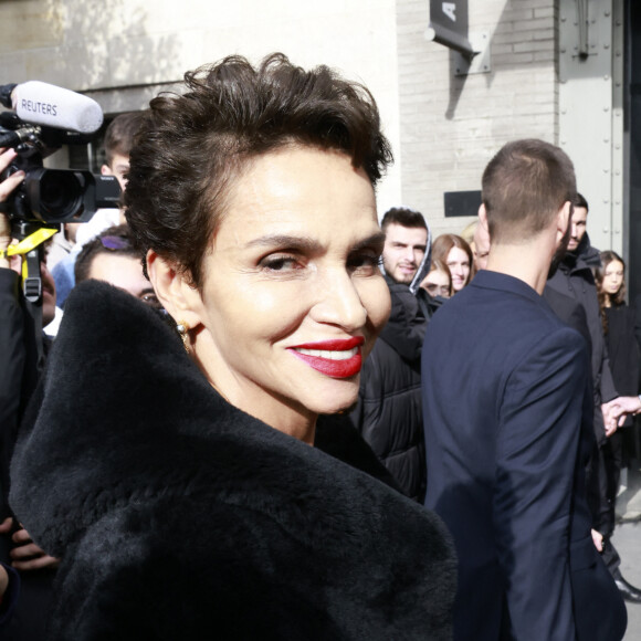 "J'ai malgré tout une dette envers mes parents. Je leur dois la vie. Mais pas le pardon. Pardonner m'est impossible."
Farida Khelfa au défilé Lanvin "Collection Prêt-à-Porter Printemps/Eté 2023" lors de la Fashion Week de Paris (PFW), le 3 octobre 2022.
