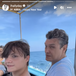 Un sublime resort dans lequel Jade et Joy Hallyday ont retrouvé leurs copains de toujours, dès le 25 décembre : Roman, 16 ans, et Milo, 13 ans. Les fils Lavoine ont profité des mêmes vacances de rêve. 
Marc Lavoine et son plus jeune fils Milo Lavoine, en vacances en Thaïlande