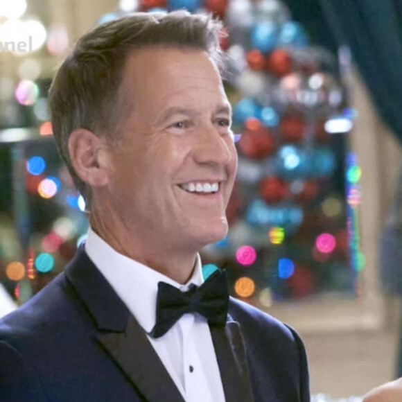 Et la première chaîne a dévoilé les trois premiers candidats
Teri Hatcher et James Denton jouent dans la comédie de noël de Hallmark. 