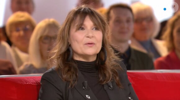 Nathalie Lecoultre sur le plateau de "Vivement Dimanche" face à Michel Drucker.