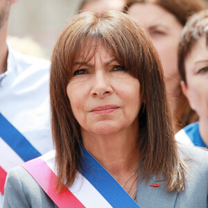 Nouvelle polémique autour du voyage d'Anne Hidalgo à Tahiti
 
Une minute de silence en hommage aux victimes des violences lors des emeutes a paris et en France a l'hotel de ville de Paris en presence de Anne Hidalgo