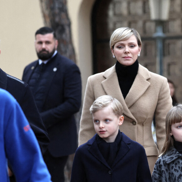 La princesse Charlene de Monaco et ses enfants le prince Jacques et la princesse Gabriella - Grande Parade du Cirque et de l'Open Air Circus Show pour fêter le Centenaire de la naissance du Prince Rainier III et les 50 ans du Festival International du Cirque de Monte-Carlo sur la place du palais princier. Le 13 janvier 2024. © Claudia Albuquerque / Bestimage