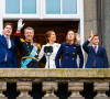 En voilà une qui a l'air bien polissonne !
La princesse Isabella de Danemark, le prince Christian, le roi Frederik X, la reine Mary, la princesse Josephine et le prince Vincent - Intronisation du roi Frederik X au palais Christiansborg à Copenhague, Danemark.