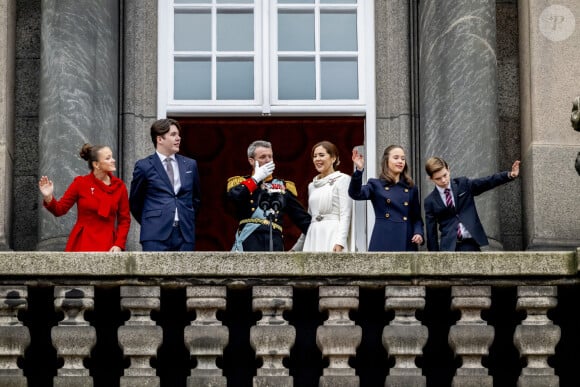 Le roi Frederik X de Danemark et la reine Mary de Danemark avec leurs enfants Christian, Isabella, Vincent et Josephine - Abdication de la reine Margrethe II de Danemark et intronisation du roi Frederik X au palais Christiansborg à Copenhague, Danemark le 14 Janvier 2024.