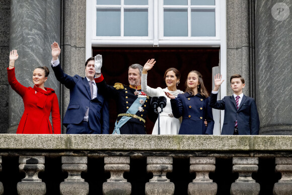 Le roi Frederik X de Danemark et la reine Mary de Danemark avec leurs enfants Christian, Isabella, Vincent et Josephine - Abdication de la reine Margrethe II de Danemark et intronisation du roi Frederik X au palais Christiansborg à Copenhague, Danemark le 14 Janvier 2024.