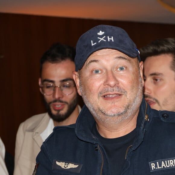 Mais comme le révèle BFMTV, aucun accord n'a pour le moment été trouvé entre la station et lui.
Sébastien Cauet - Première du film "Indiana Jones et le Cadran de la destinée" au cinéma Le Grand Rex à Paris le 26 juin 2023. © Coadic Guirec/Bestimage