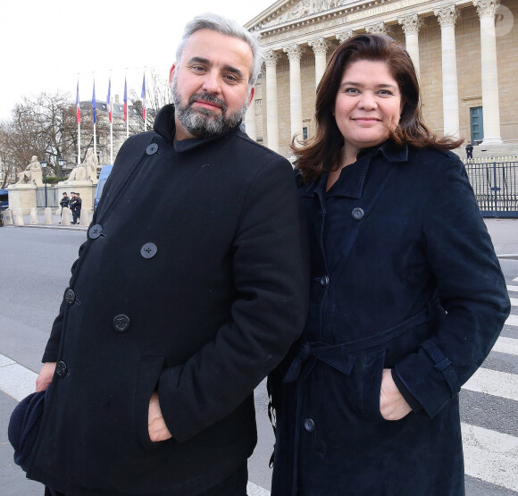 Inès, la fille de Raquel Garrido et Alexis Corbière, a été interpellée le 16 janvier 2024 pour "apologie du terrorisme et provocation publique et directe non suivie d'effet de commettre des atteintes volontaires à la vie".
Rencontre avec Alexis Corbière et sa femme Raquel Garrido devant l'Assemblée Nationale à Paris, le jour du vote de la réforme des retraites. Le 16 mars 2023 © Jonathan Rebboah / Panoramic / Bestimage 