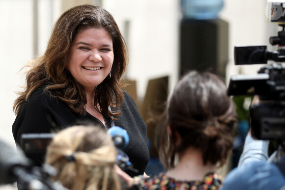 Sur les réseaux sociaux, les parents d'Inès ont partagé un communiqué officiel.
Raquel Garrido - Les députés arrivent à l'Assemblée Nationale au lendemain des élections législatives à Paris, France, le 20 juin 2022. © Stéphane Lemouton / Bestimage