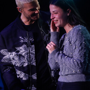 Exclusif - M. Pokora (Matt Pokora) console une de ses fans très émue par sa présence - Enregistrement de l'émission "La boîte à secrets N°17", présentée par F.Bollaert et diffusée le 19 janvier sur France 3 © Christophe Clovis / Bestimage