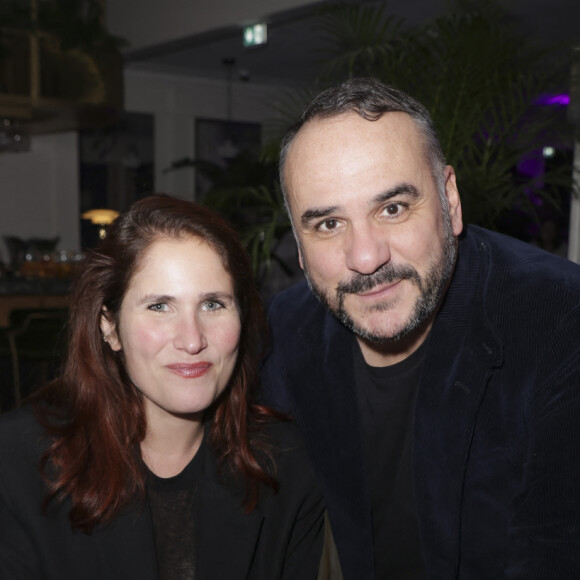 Les deux acteurs se sont rendus à la soirée patin organisée par Sandra Sisley

Exclusif - Joséphine Draï, François-Xavier Demaison - 7ème édition de la "Soirée patins" au restaurant de l'Hotel Kimpton, le Montecito, organisée par S.Sisley à Paris. Jeudi 18 janvier, dans l'enceinte du restaurant de l'hôtel Kimpton - St Honoré, Le Montecito, s'est déroulé la septième édition des " Soirées Patins ", un événement devenu incontournable à Paris depuis novembre dernier. Imaginé par S. Sisley, ce concept ambitieux rassemble célébrités, beautiful people et clients de l'hôtel, pour une soirée année 80-90 où il est possible de faire du patins sur les meilleurs hits de cette époque, tout en savourant un délicieux menu californien. Hier soir, de nombreuses célébrités étaient présentes pour profiter de l'événement; le rappeur Hamza était de la partie, l'humoriste et acteur FX. Demaison, le chanteur pop A. Simone accompagné de son ami F.Farinelli, l'actrice J. Draï, la danseuse C. Tran, les actrices L. Fogli et A. Seguillon, les superbes H. d'Esteve et O.Provost, la créatrice G. Constantini et le créateur N. Ouchenir ainsi que la célébre femme d'affaire R. Lacoste. Une soirée plus que réussie pour S. Sisley! La prochaine " Soirée Patins " se déroulera jeudi 25 janvier, donc dépêchez-vous de réserver, il reste peu de places. " Soirées Patins, tu roules ou t'en roules! "