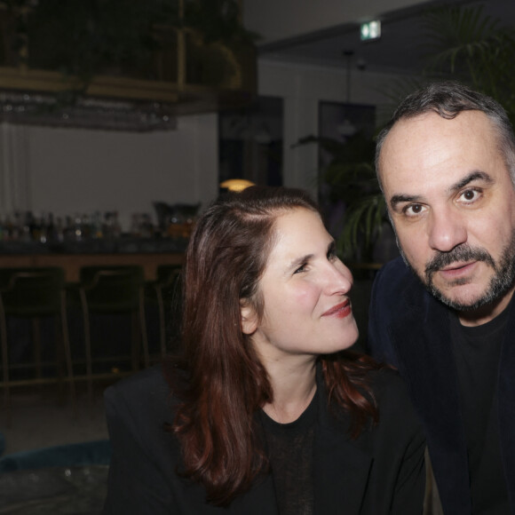 Exclusif - Joséphine Draï, François-Xavier Demaison - 7ème édition de la "Soirée patins" au restaurant de l'Hotel Kimpton, le Montecito, organisée par S.Sisley à Paris. Jeudi 18 janvier, dans l'enceinte du restaurant de l'hôtel Kimpton - St Honoré, Le Montecito, s'est déroulé la septième édition des " Soirées Patins ", un événement devenu incontournable à Paris depuis novembre dernier. Imaginé par S. Sisley, ce concept ambitieux rassemble célébrités, beautiful people et clients de l'hôtel, pour une soirée année 80-90 où il est possible de faire du patins sur les meilleurs hits de cette époque, tout en savourant un délicieux menu californien. Hier soir, de nombreuses célébrités étaient présentes pour profiter de l'événement; le rappeur Hamza était de la partie, l'humoriste et acteur FX. Demaison, le chanteur pop A. Simone accompagné de son ami F.Farinelli, l'actrice J. Draï, la danseuse C. Tran, les actrices L. Fogli et A. Seguillon, les superbes H. d'Esteve et O.Provost, la créatrice G. Constantini et le créateur N. Ouchenir ainsi que la célébre femme d'affaire R. Lacoste. Une soirée plus que réussie pour S. Sisley! La prochaine " Soirée Patins " se déroulera jeudi 25 janvier, donc dépêchez-vous de réserver, il reste peu de places. " Soirées Patins, tu roules ou t'en roules! "