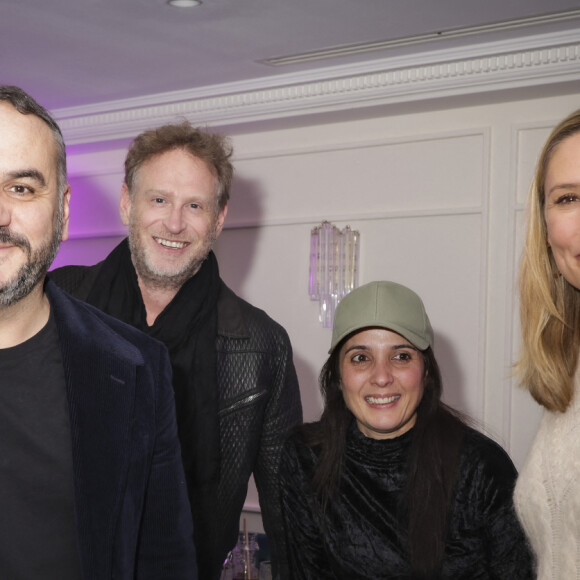 Exclusif - François-Xavier Demaison, Marc Stievenard, Gaëlle Constantini, Lilou Fogli - 7ème édition de la "Soirée patins" au restaurant de l’Hotel Kimpton, le Montecito, organisée par S.Sisley à Paris. Jeudi 18 janvier, dans l’enceinte du restaurant de l’hôtel Kimpton - St Honoré, Le Montecito, s’est déroulé la septième édition des « Soirées Patins », un événement devenu incontournable à Paris depuis novembre dernier. Imaginé par S. Sisley, ce concept ambitieux rassemble célébrités, beautiful people et clients de l’hôtel, pour une soirée année 80-90 où il est possible de faire du patins sur les meilleurs hits de cette époque, tout en savourant un délicieux menu californien. Hier soir, de nombreuses célébrités étaient présentes pour profiter de l’événement; le rappeur Hamza était de la partie, l’humoriste et acteur FX. Demaison, le chanteur pop A. Simone accompagné de son ami F.Farinelli, l’actrice J. Draï, la danseuse C. Tran, les actrices L. Fogli et A. Seguillon, les superbes H. d’Esteve et O.Provost, la créatrice G. Constantini et le créateur N. Ouchenir ainsi que la célébre femme d’affaire R. Lacoste. Une soirée plus que réussie pour S. Sisley! La prochaine « Soirée Patins » se déroulera jeudi 25 janvier, donc dépêchez-vous de réserver, il reste peu de places. « Soirées Patins, tu roules ou t’en roules! »