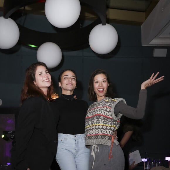 Exclusif - Joséphine Draï, Sandra Sisley, Claire Tran - 7ème édition de la "Soirée patins" au restaurant de l’Hotel Kimpton, le Montecito, organisée par S.Sisley à Paris. Jeudi 18 janvier, dans l’enceinte du restaurant de l’hôtel Kimpton - St Honoré, Le Montecito, s’est déroulé la septième édition des « Soirées Patins », un événement devenu incontournable à Paris depuis novembre dernier. Imaginé par S. Sisley, ce concept ambitieux rassemble célébrités, beautiful people et clients de l’hôtel, pour une soirée année 80-90 où il est possible de faire du patins sur les meilleurs hits de cette époque, tout en savourant un délicieux menu californien. Hier soir, de nombreuses célébrités étaient présentes pour profiter de l’événement; le rappeur Hamza était de la partie, l’humoriste et acteur FX. Demaison, le chanteur pop A. Simone accompagné de son ami F.Farinelli, l’actrice J. Draï, la danseuse C. Tran, les actrices L. Fogli et A. Seguillon, les superbes H. d’Esteve et O.Provost, la créatrice G. Constantini et le créateur N. Ouchenir ainsi que la célébre femme d’affaire R. Lacoste. Une soirée plus que réussie pour S. Sisley! La prochaine « Soirée Patins » se déroulera jeudi 25 janvier, donc dépêchez-vous de réserver, il reste peu de places. « Soirées Patins, tu roules ou t’en roules! »