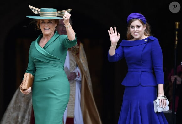 Sarah Ferguson, duchesse d’York et la princesse Beatrice d’York - Les invités arrivent à la chapelle St. George pour le mariage de la princesse Eugenie d'York et Jack Brooksbank au château de Windsor, Royaume Uni, le 12 octobre 2018.