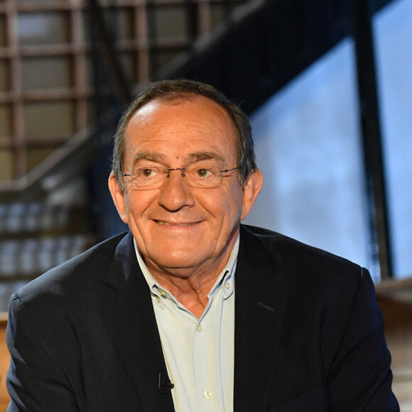 Jean-Pierre Pernaut et sa femme Nathalie Marquay - Jean-Pierre Pernaut et sa femme Nathalie Marquay lors de l'enregistrement de l'émission "Animaux Stars" le 23 novembre 2021, qui sera diffusée le 5 février 2022 sur la chaine Animaux. L'ancien présentateur du journal de 13h vient de révéler d'être atteint d'un cancer du poumon © Veeren/Bestimage 