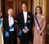 La royauté britannique est mise à mal en ce moment !
La reine consort Camilla, le roi Charles III d'Angleterre, le prince William, prince de Galles, Catherine Kate Middleton, princesse de GallesLa famille royale du Royaume Uni lors d'une réception pour les corps diplomatiques au palais de Buckingham à Londres le 5 décembre 2023