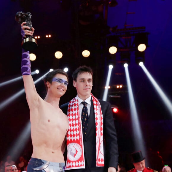 Clown De Bronze remis par Louis Ducruet a Aleksei Goloborodko lors de la remise de prix de la 46ème édition du festival international du cirque de Monte-Carlo le 23 janvier 2024. © Jean-François Ottonello / Nice Matin via Bestimage 