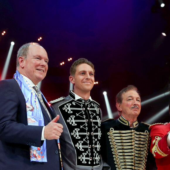 Prix Spécial De S.A.S. La Princesse Stéphanie Pour L'ensemble De Leur Carriere à Daris et Fumagalli remis par le prince Albert II et la princesse Stéphanie de Monaco lors de la remise de prix de la 46ème édition du festival international du cirque de Monte-Carlo le 23 janvier 2024. © Jean-François Ottonello / Nice Matin via Bestimage 