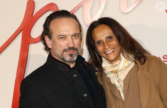 Vincent Perez et sa femme Karine Silla - Avant-première mondiale du film "Napoléon" à la Salle Pleyel à Paris le 14 novembre 2023. © Coadic Guirec / Bestimage 