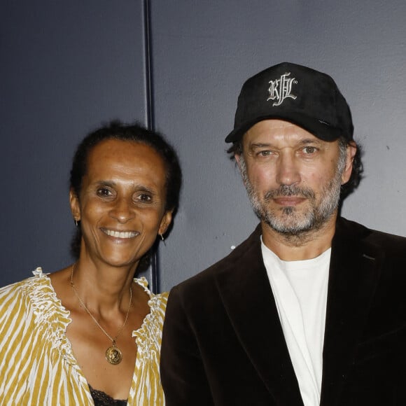 Vincent Perez et sa femme Karine Silla au photocall de la première du film "How to Have Sex" de M.M.Walker au Silencio à Paris, France, le 6 octobre 2023/. © Marc Ausset-Lacroix/Bestimage 