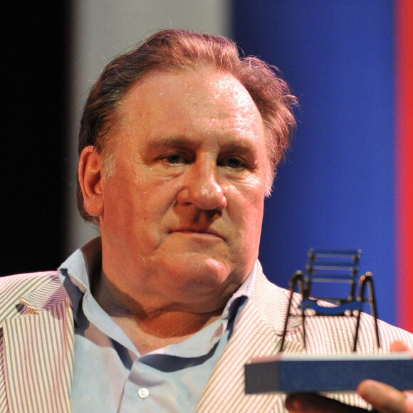 Et Gérard est loin d'être l'homme que tout le monde prétend qu'il est après avoir visionné les images du "Complément d'enquête"
Gerard Depardieu - L'acteur Gerard Depardieu etait a Nice pour la cloture du 1er Festival du Cinema Russe a Nice a l'Acropolis le 16 juin 2013. Le depute maire après avoir fait l'eloge de l'acteur fraichement expatrie, a invite les public, a redecouvir, le film realise pour la television francaise par Josee Dayan, Raspoutine, produit par Arnaud Frilley present sur la scene d'Acropolis. 