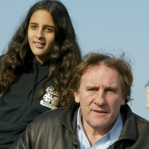 En France, Gérard DEPARDIEU et sa fille Roxane à Disneyland Paris pour la parade de Noël et à l'occasion de l'avant-première du film "LE MONDE DE NEMO". Le 8 novembre 2003 © Christophe Aubert via Bestimage 