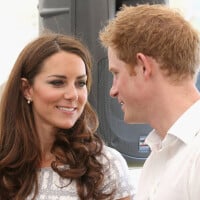 Le prince Harry bientôt au chevet de Kate et Charles ? Ses premiers regrets exprimés : "La vie est courte"