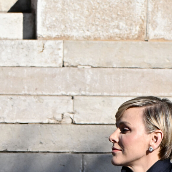 Une procession s'est ensuite formée pour escorter les reliques de Sainte Dévote, de la cathédrale jusqu'au Palais princier pour une bénédiction sous les yeux de la famille princière.
Charlene de Monaco - Sortie de la messe pontificale lors de la célébration de la Sainte Dévote, sainte patronne de Monaco, le 27 janvier 2024. © Bruno Bebert / Bestimage