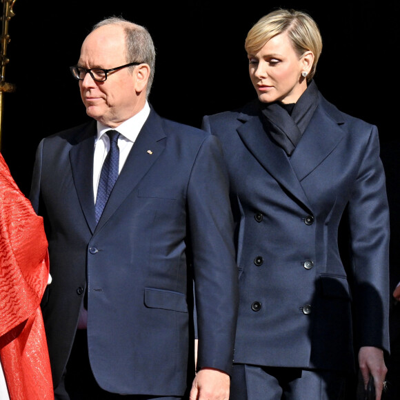 Père César Penzo, le prince Albert II de Monaco et son épouse la princesse Charlene - Sortie de la messe pontificale lors de la célébration de la Sainte Dévote, sainte patronne de Monaco, le 27 janvier 2024. © Bruno Bebert / Bestimage