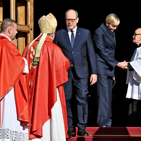 Père César Penzo, le prince Albert II de Monaco et son épouse la princesse Charlene - Sortie de la messe pontificale lors de la célébration de la Sainte Dévote, sainte patronne de Monaco, le 27 janvier 2024. © Bruno Bebert / Bestimage