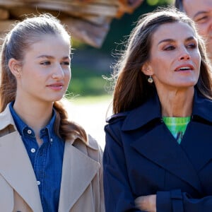 La plus grande étant Leonor.
La reine Letizia, la princesse Leonor - La famille royale d'Espagne en visite dans les plus beaux villages des Asturies.