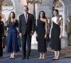 Et notamment à leurs filles.
Le roi Felipe VI d'Espagne, La reine Letizia d'Espagne, La princesse Leonor, L'infante Sofia d'Espagne, La reine Sofia - La famille royale d'Espagne lors de la cérémonie des "Prix Princesse des Asturies 2023" à Oviedo, Espagne, le 20 octobre 2023. 